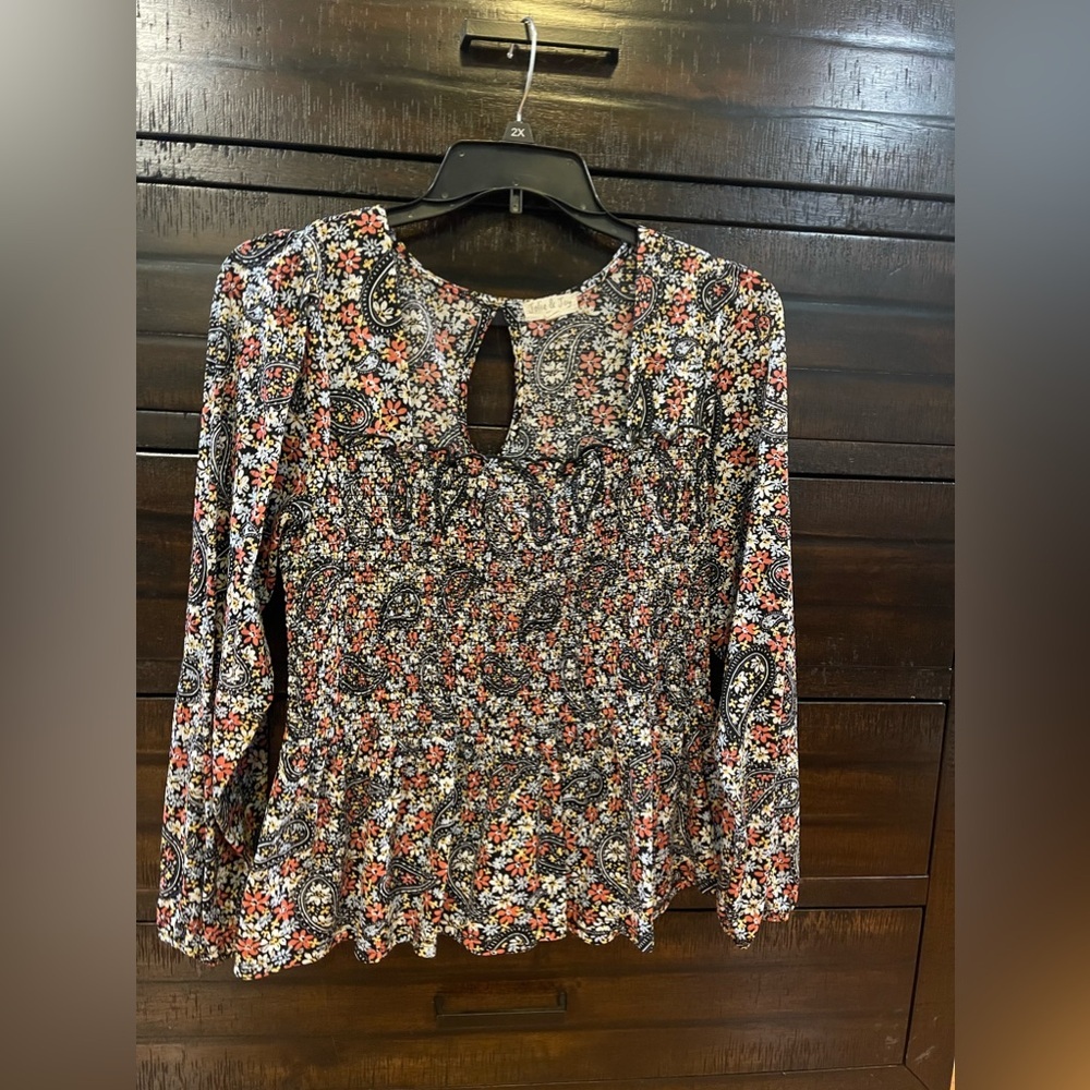 Women’s top with Bishop sleeve